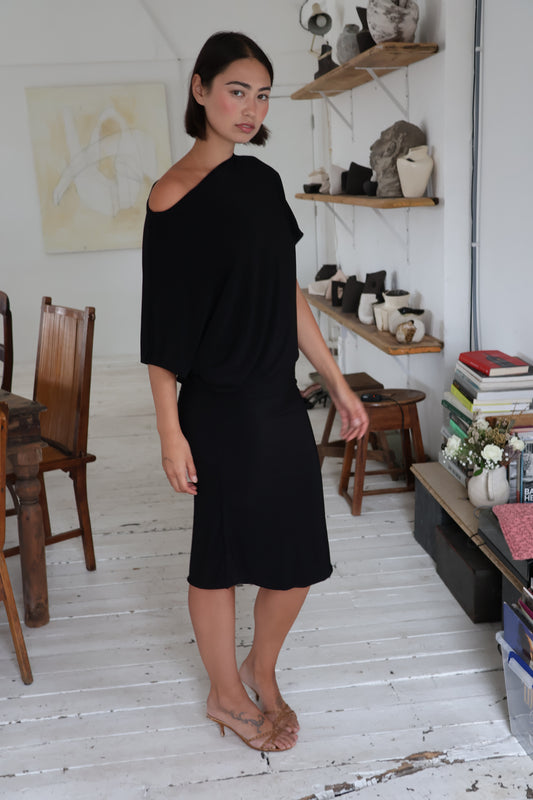 Still a Tease Midi Dress - Noir